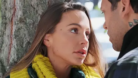 Abigail Mac Est Complètement Nue Dans Les Bois