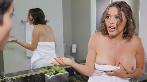 Stiefsohn Fingert Die Vagina Der Milf Unter Dem Tisch